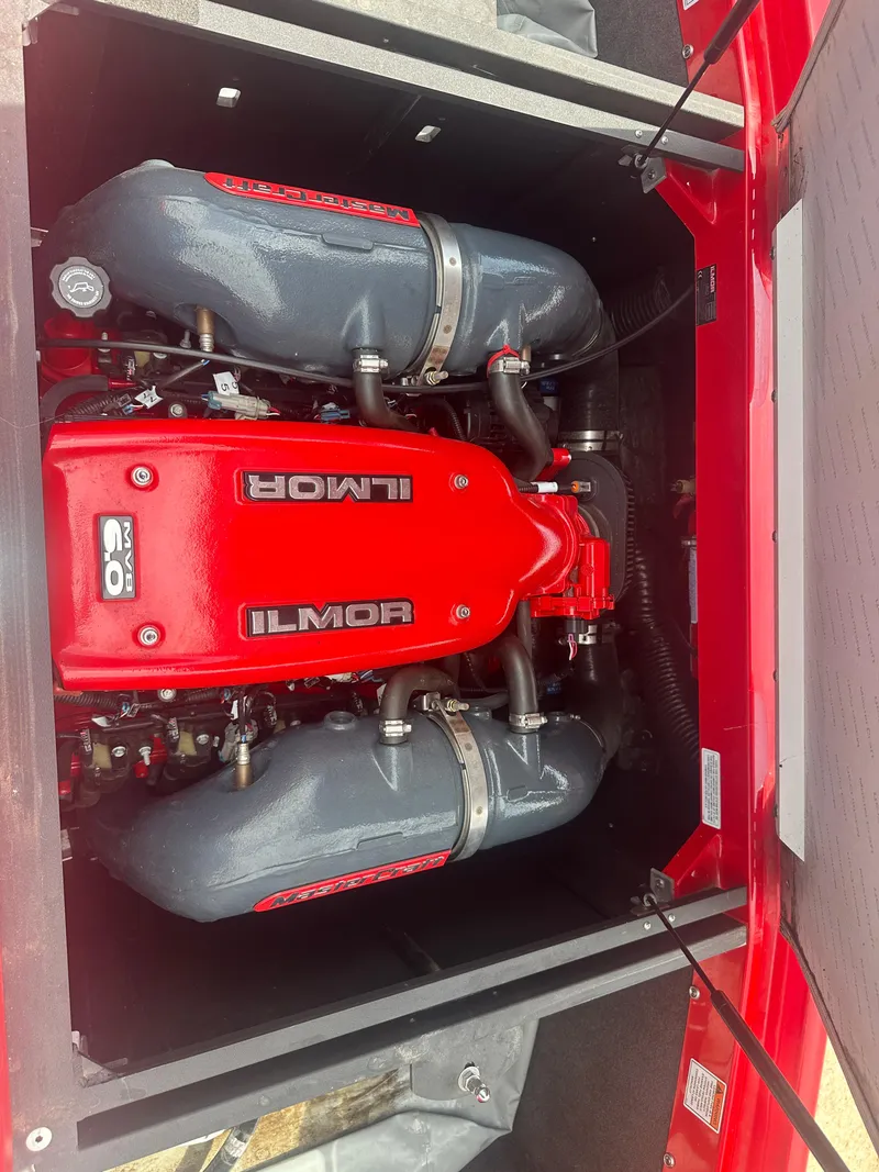 Slide: The Image of 2015 MasterCraft X10 engine compartment featuring a red Ilmor engine. - 20