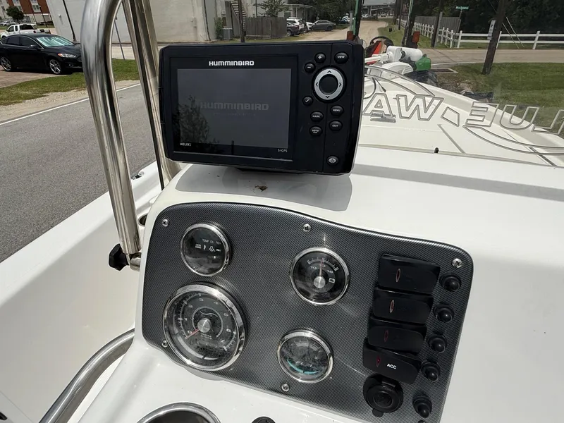 Slide: The Image of Control panel of 2017 Blue Wave 2000 PureBay boat with Humminbird GPS. - 16