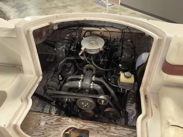 Slide: The Image of Engine compartment of a 2001 Hurricane Fun Deck GS 201 boat. - 21