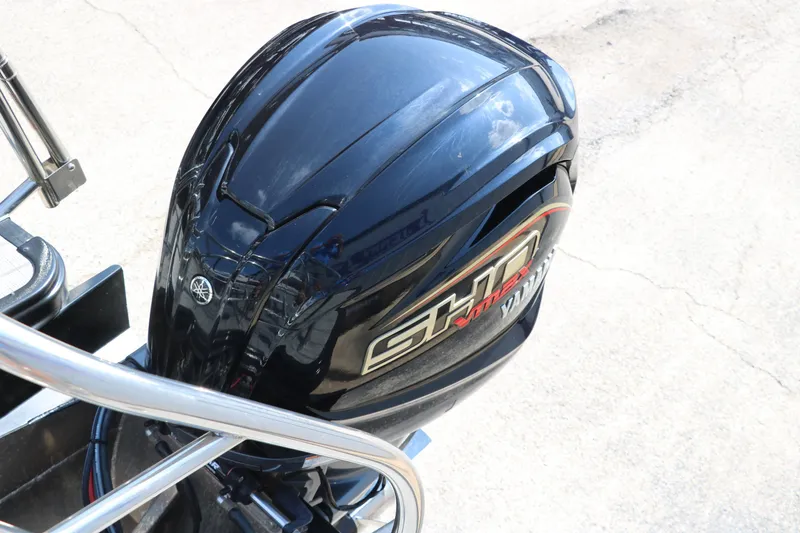 Slide: The Image of Yamaha outboard motor on a 2022 Sylvan L3 RLZ boat, viewed from above. - 39