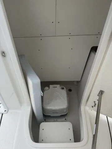 Slide: The Image of Robalo 246 Cayman 2025 - 26