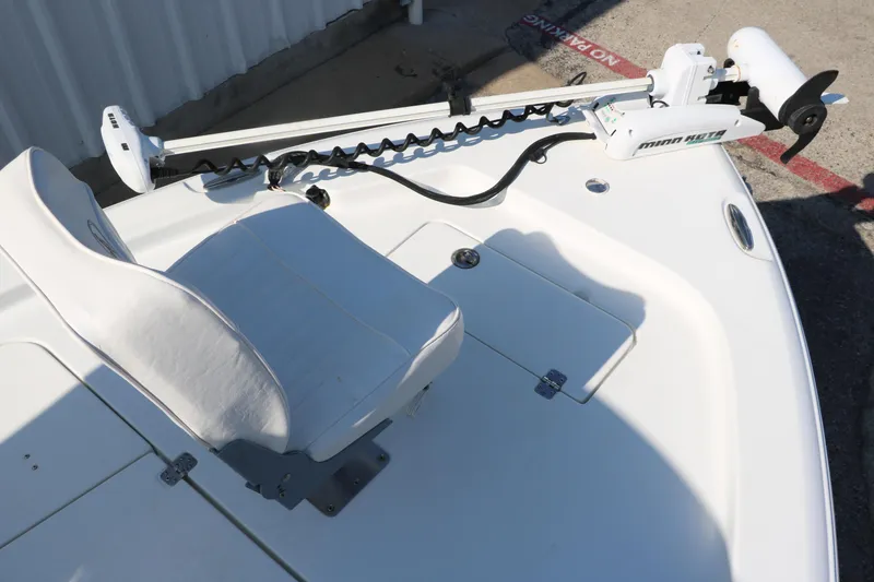 Slide: The Image of 2015 Sea Hunt BX22BR boat with white seating and trolling motor on deck. - 20