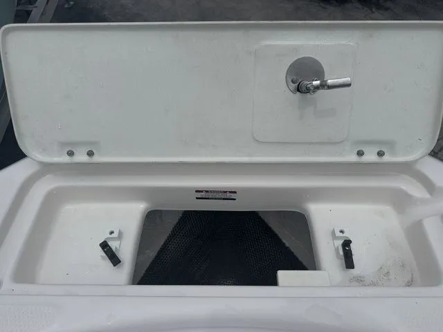 Slide: The Image of Robalo R222 2025 - 9