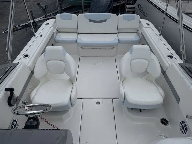 Slide: The Image of Robalo R207 Dual Console 2025 - 12