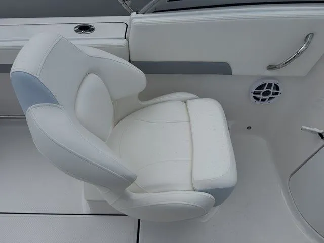 Slide: The Image of Robalo R207 Dual Console 2025 - 14