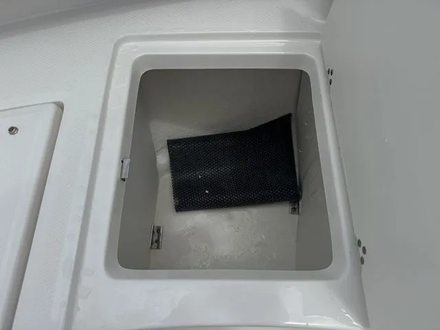 Slide: The Image of Robalo R207 Dual Console 2025 - 25