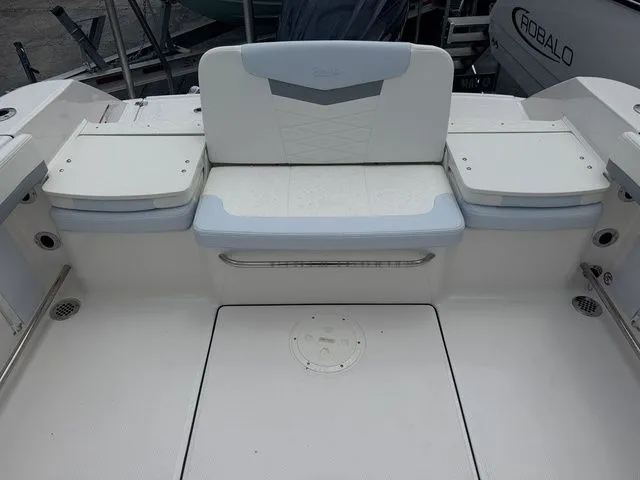 Slide: The Image of Robalo R207 Dual Console 2025 - 27