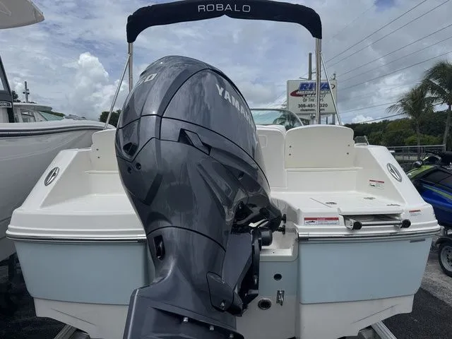 Slide: The Image of Robalo R207 Dual Console 2025 - 3