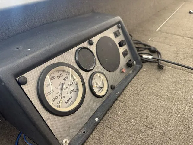 Slide: The Image of Alumacraft Navigator 165T 2006 - 8