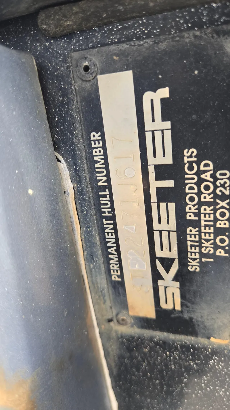 Slide: The Image of 2017 Skeeter ZX 250 hull identification plate with serial number and manufacturer details. - 51
