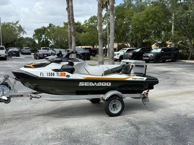 Slide: The Image of Sea-Doo Fish Pro™ iDF & Sound System 2021 - 4