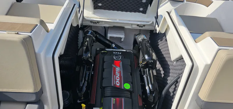 Slide: The Image of Engine compartment of 2025 Heyday H22 boat, featuring a powerful 6200 HO engine. - 22