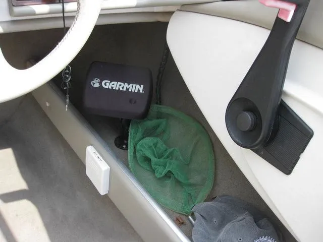 Slide: The Image of Four Winns 220 HORIZON I/O 5.0 Gi 250PSHP W/TRAILER 1999 - 13