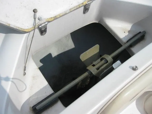 Slide: The Image of Four Winns 220 HORIZON I/O 5.0 Gi 250PSHP W/TRAILER 1999 - 19