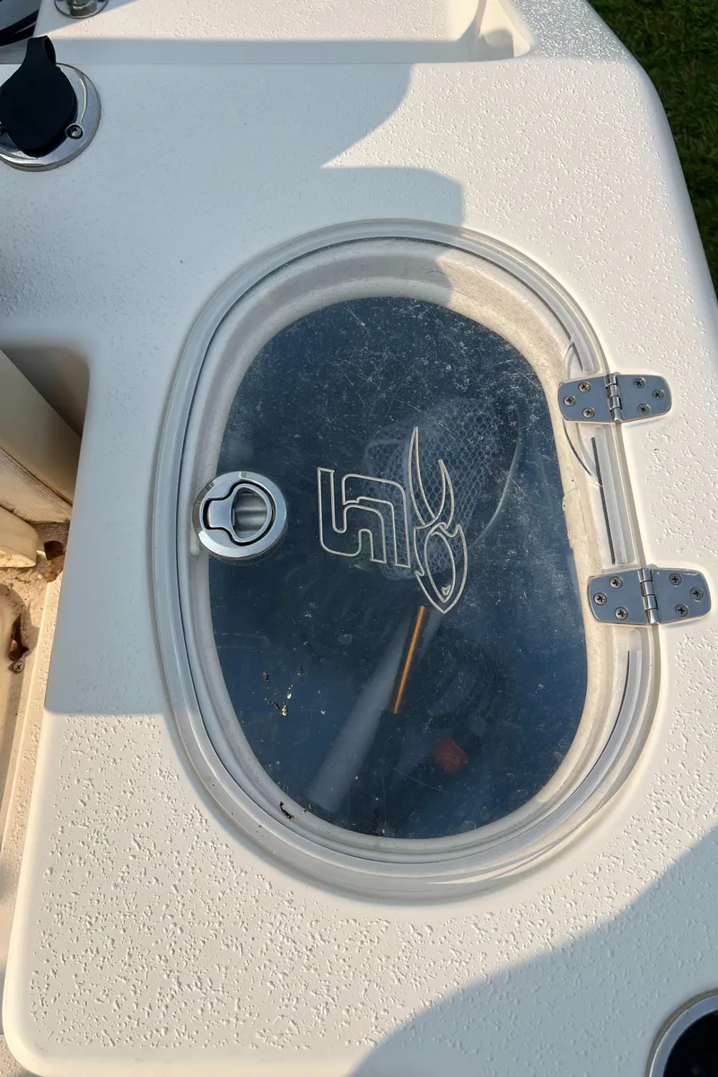 Slide: The Image of 2021 Carolina Skiff Sea Chaser 22 HFC livewell with clear lid and latch. - 28