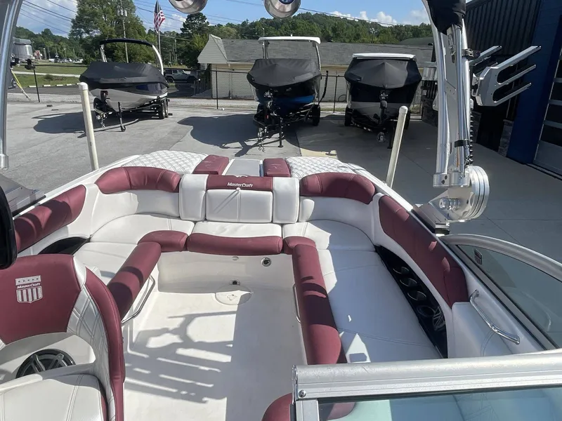 Slide: The Image of MasterCraft X25 2012 - 12