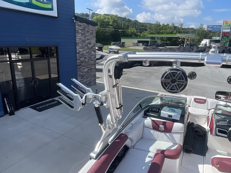 Slide: The Image of MasterCraft X25 2012 - 14