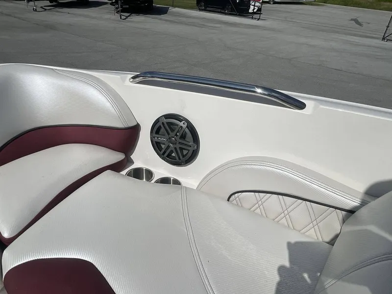 Slide: The Image of MasterCraft X25 2012 - 21