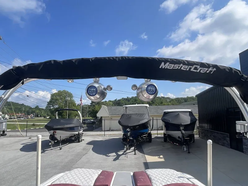 Slide: The Image of MasterCraft X25 2012 - 25