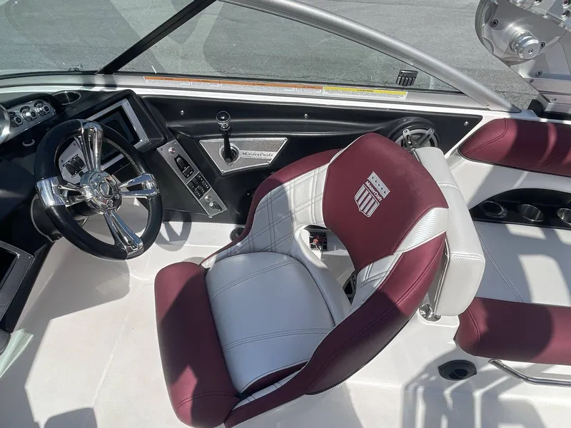 Slide: The Image of MasterCraft X25 2012 - 28