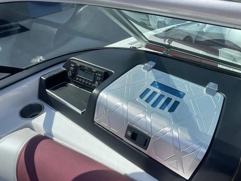 Slide: The Image of MasterCraft X25 2012 - 7