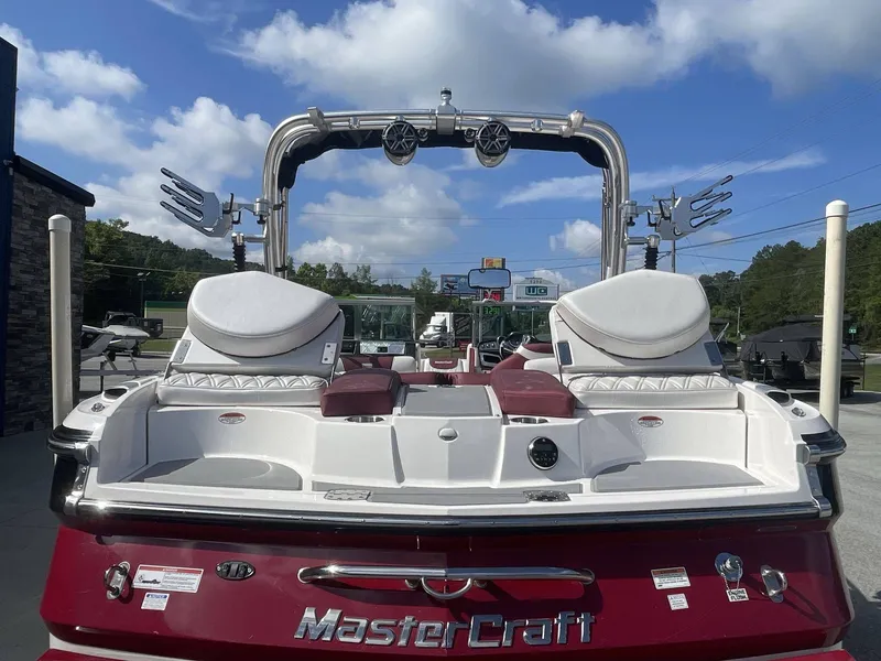 Slide: The Image of MasterCraft X25 2012 - 8