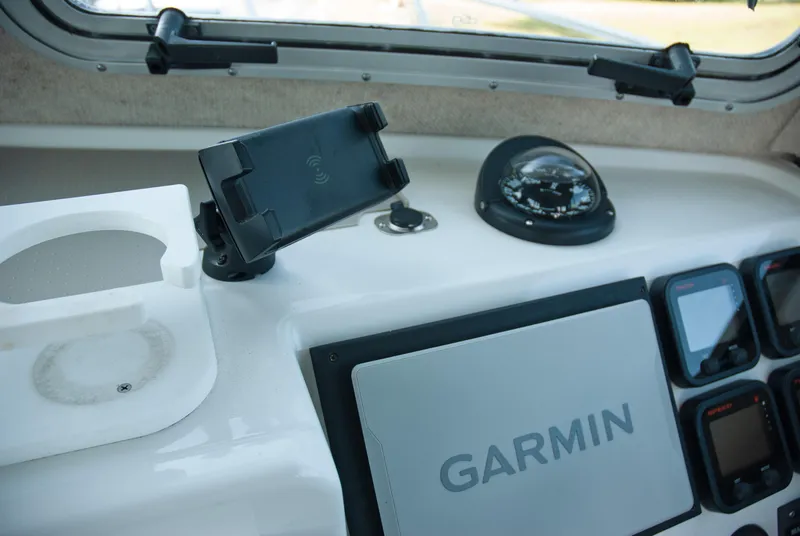 Slide: The Image of Parker 2530 Extended Sport Cabin 2014 - 10