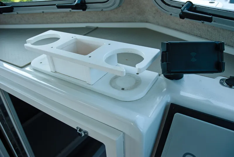 Slide: The Image of Parker 2530 Extended Sport Cabin 2014 - 12