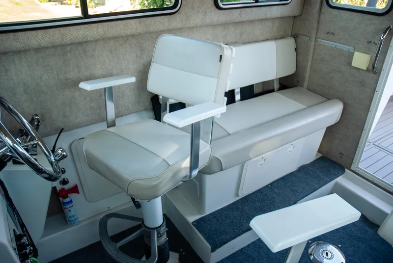 Slide: The Image of Parker 2530 Extended Sport Cabin 2014 - 13