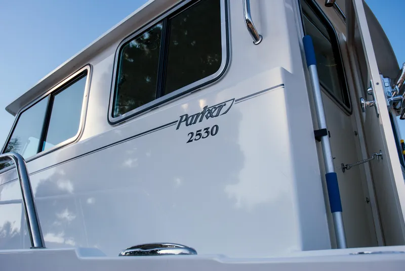 Slide: The Image of Parker 2530 Extended Sport Cabin 2014 - 16