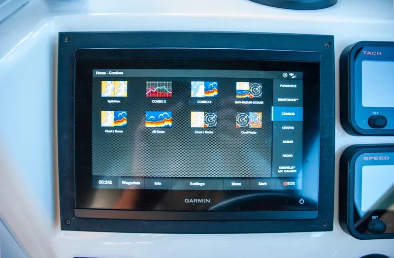 Slide: The Image of Parker 2530 Extended Sport Cabin 2014 - 17