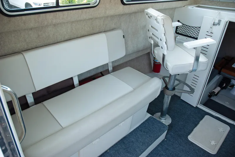 Slide: The Image of Parker 2530 Extended Sport Cabin 2014 - 18