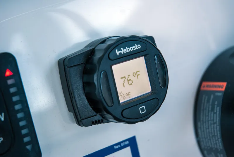 Slide: The Image of Parker 2530 Extended Sport Cabin 2014 - 20