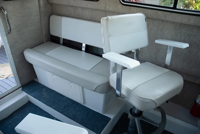 Slide: The Image of Parker 2530 Extended Sport Cabin 2014 - 28