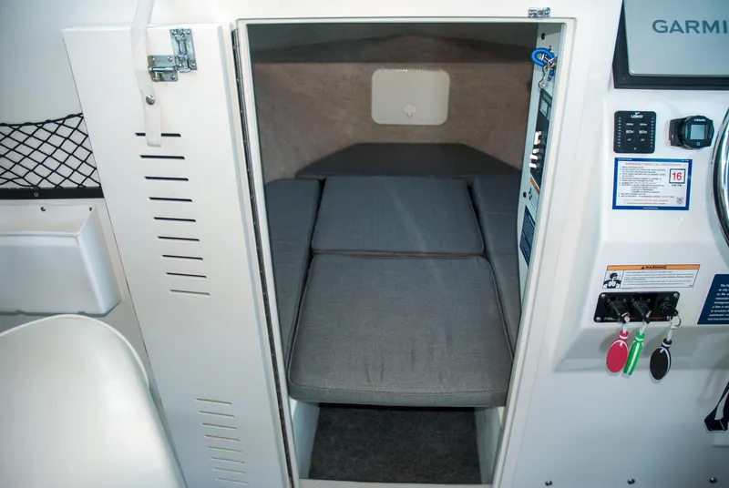 Slide: The Image of Parker 2530 Extended Sport Cabin 2014 - 29