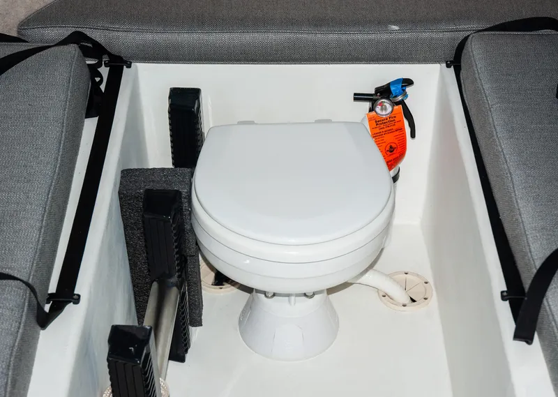 Slide: The Image of Parker 2530 Extended Sport Cabin 2014 - 30