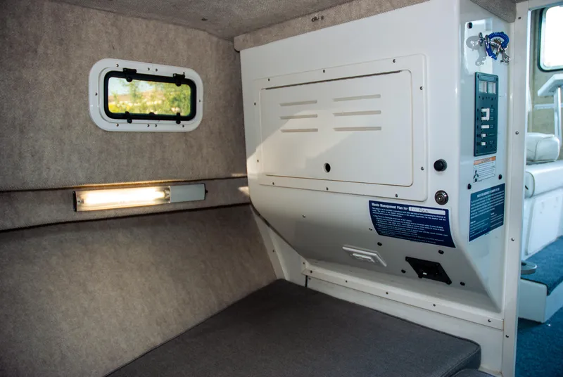 Slide: The Image of Parker 2530 Extended Sport Cabin 2014 - 31