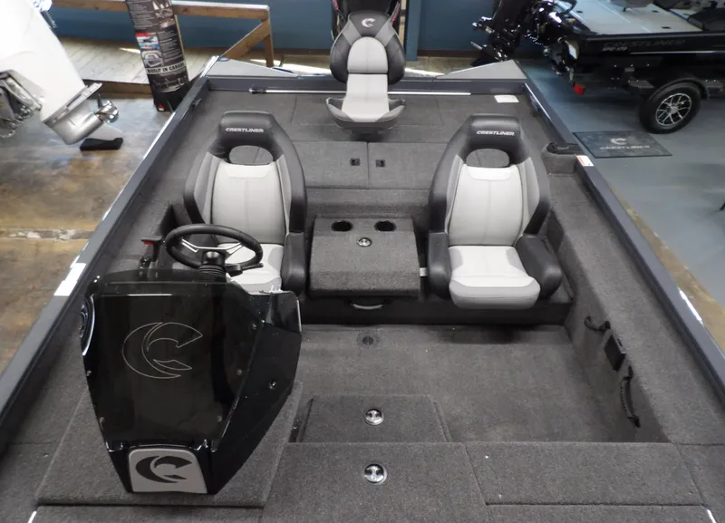 Slide: The Image of Crestliner MX19 2025 - 6