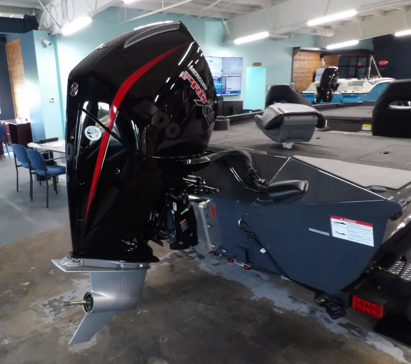 Slide: The Image of Crestliner MX19 2025 - 9