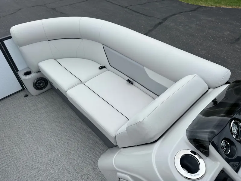 Slide: The Image of Crest Classic LX 220 SLS 2022 - 12