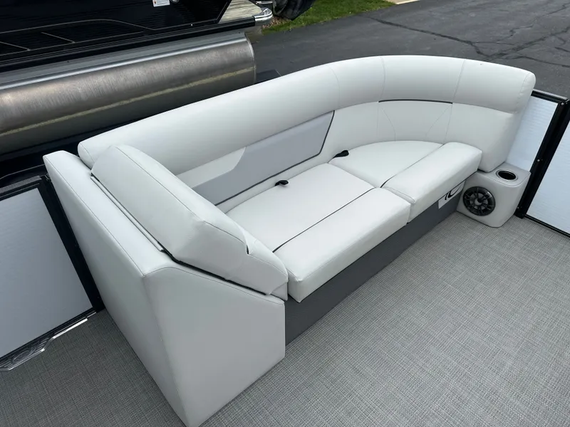 Slide: The Image of Crest Classic LX 220 SLS 2022 - 13