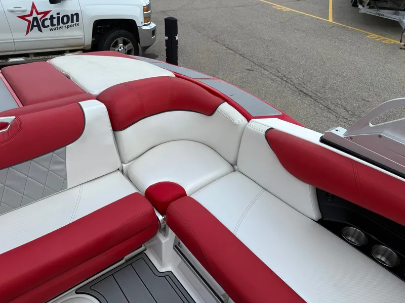 Slide: The Image of MasterCraft X30 2012 - 16