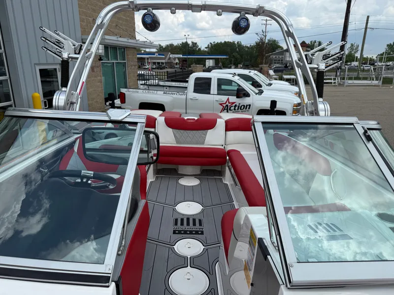 Slide: The Image of MasterCraft X30 2012 - 18