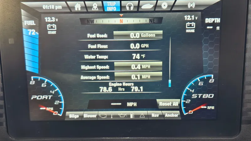 Slide: The Image of Yamaha SX240 2020 dashboard display showing fuel, speed, and engine metrics. - 27
