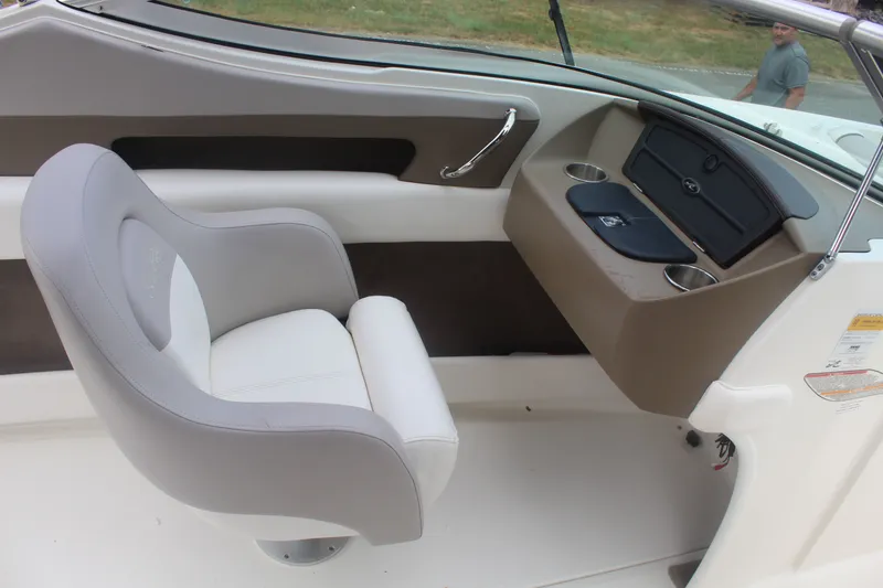 Slide: The Image of Sea Ray SLX 230 2011 - 10