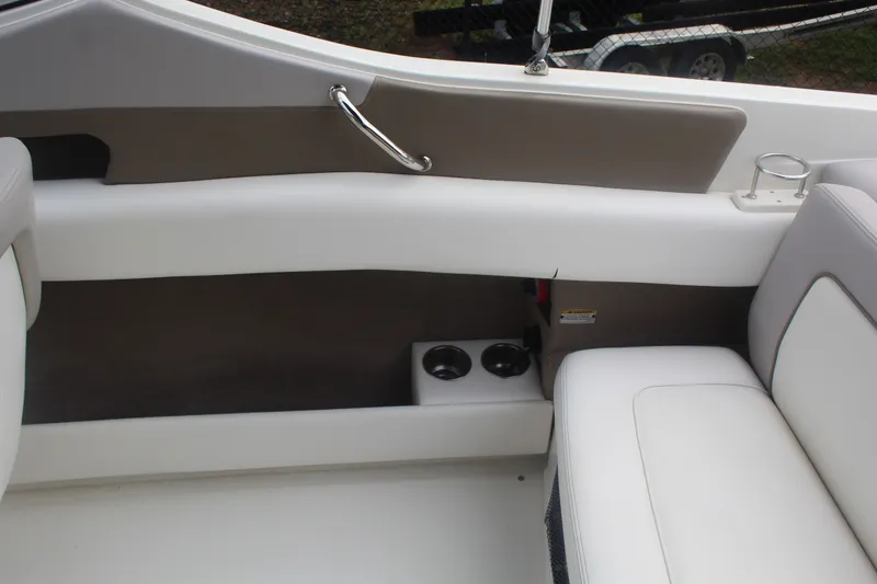 Slide: The Image of Sea Ray SLX 230 2011 - 14