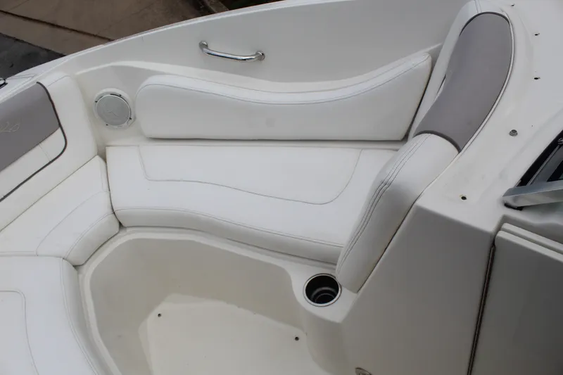 Slide: The Image of Sea Ray SLX 230 2011 - 17