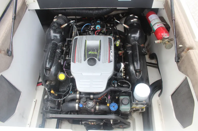 Slide: The Image of Sea Ray SLX 230 2011 - 18