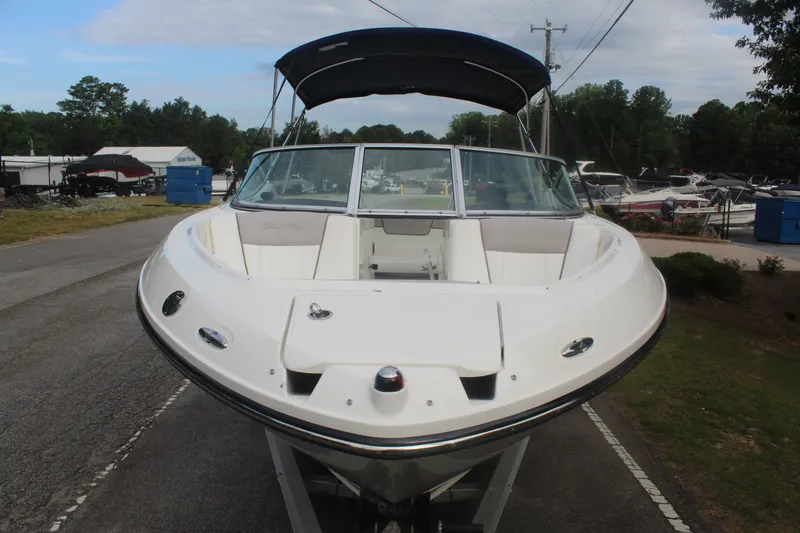 Slide: The Image of Sea Ray SLX 230 2011 - 4