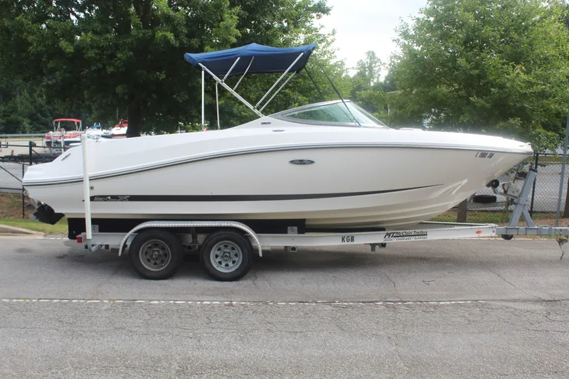 Slide: The Image of Sea Ray SLX 230 2011 - 6